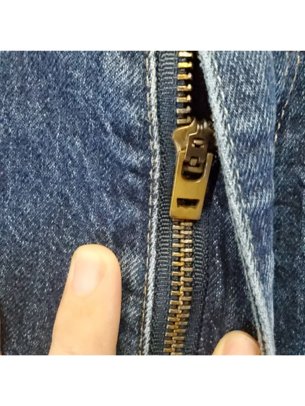 Levis Jeans Mens 38x32 Blue 505 Straight Leg Whiskering Denim *Read*